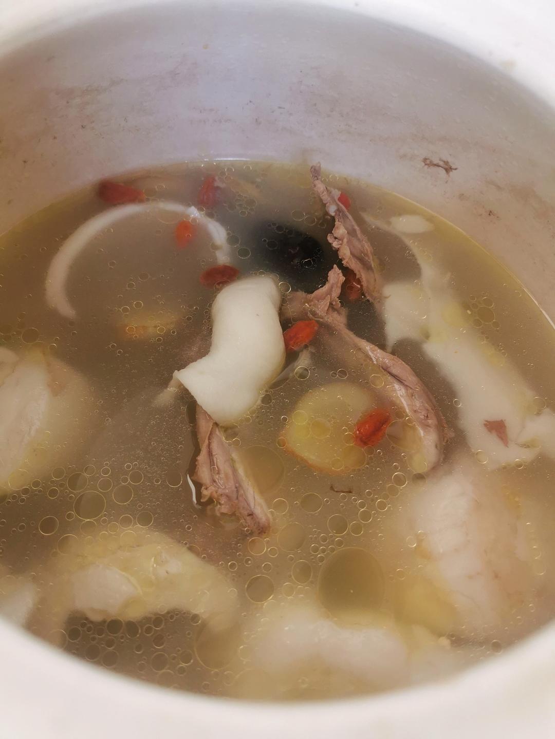 滋补清甜的椰子鸡