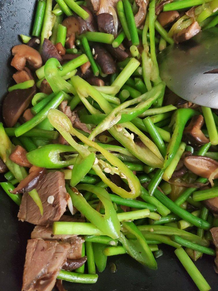 妈妈牌蒜薹炒肉