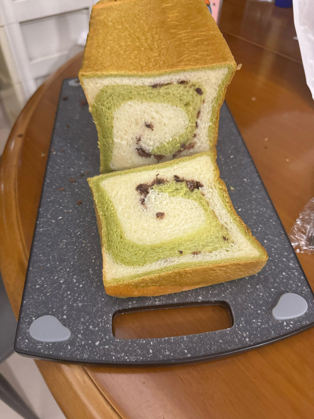 清香柔软的抹茶红豆吐司