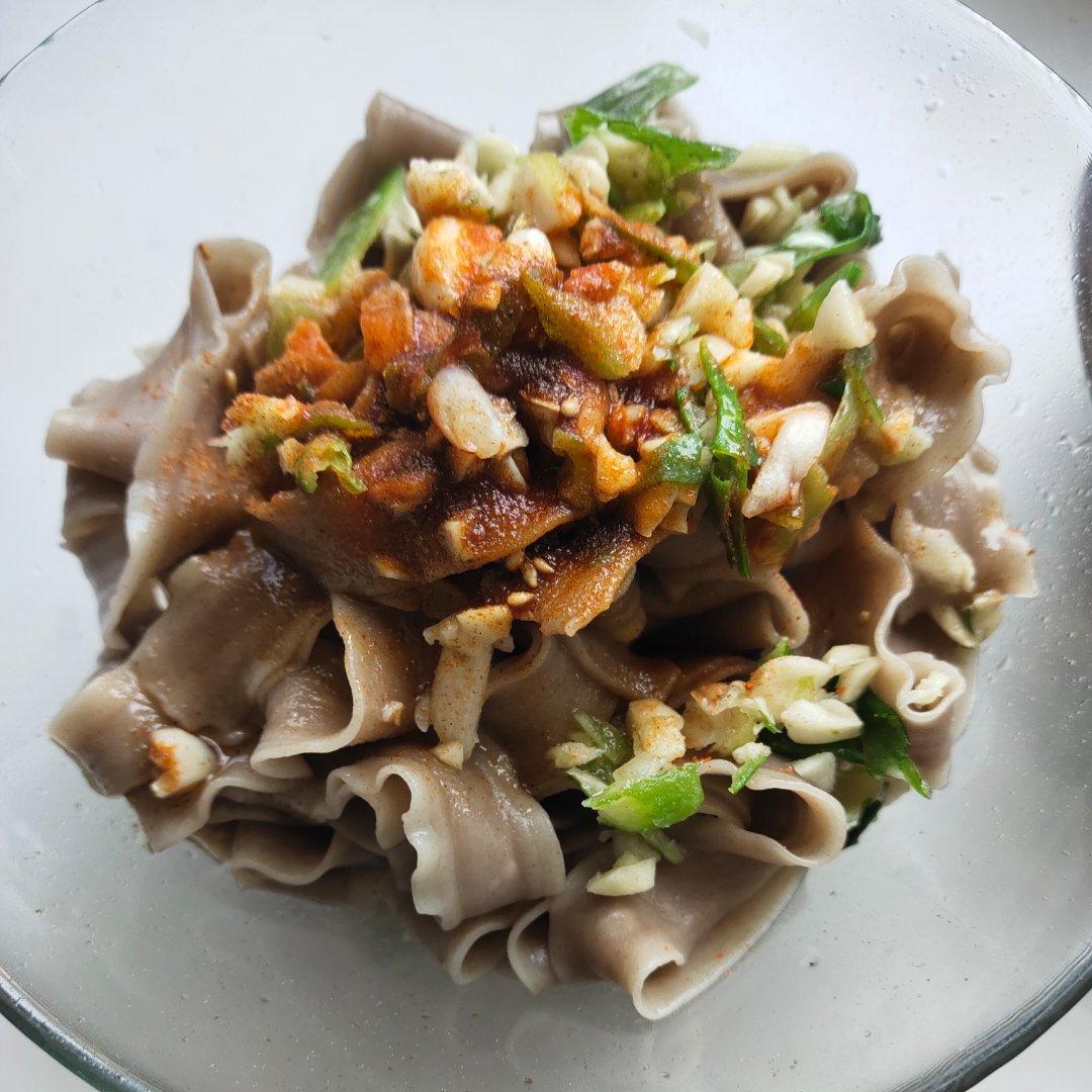 十分钟就能吃上的超简单油泼面