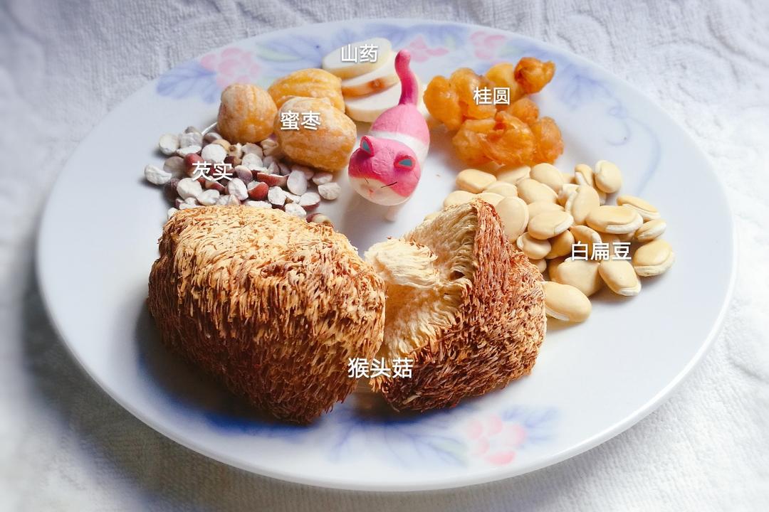 ❀【猴头菇芡实牛肉汤】❀
《每周一款老火靓汤四》的做法