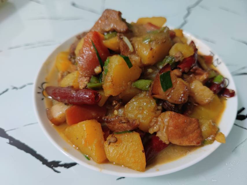 红烧肉炖土豆