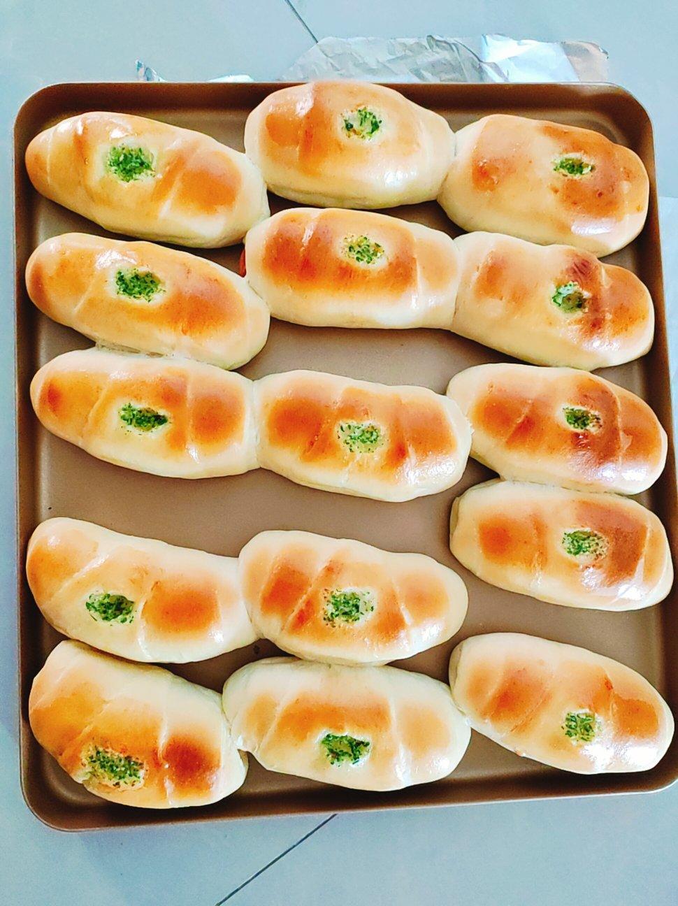 蒜香肠仔包
