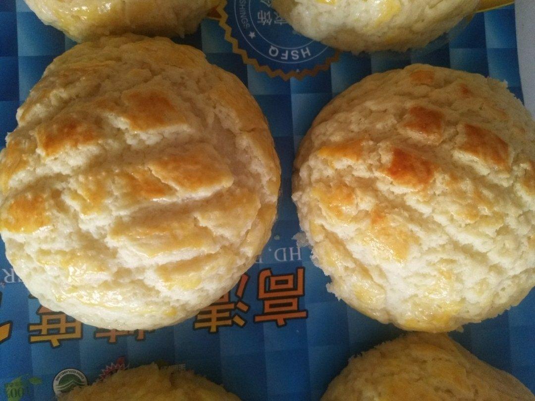 好吃到炸裂的港式菠萝包（附带制作酥皮的小视频）