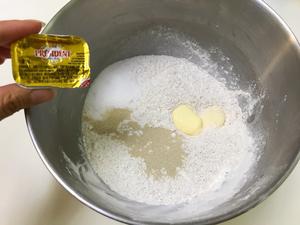 香甜手撕全麦果干面包的做法 步骤1