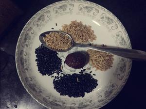 黑米燕麦红枣粥的做法 步骤2