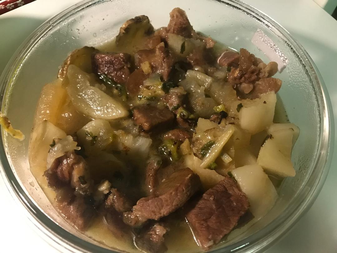 牛肉炖萝卜
