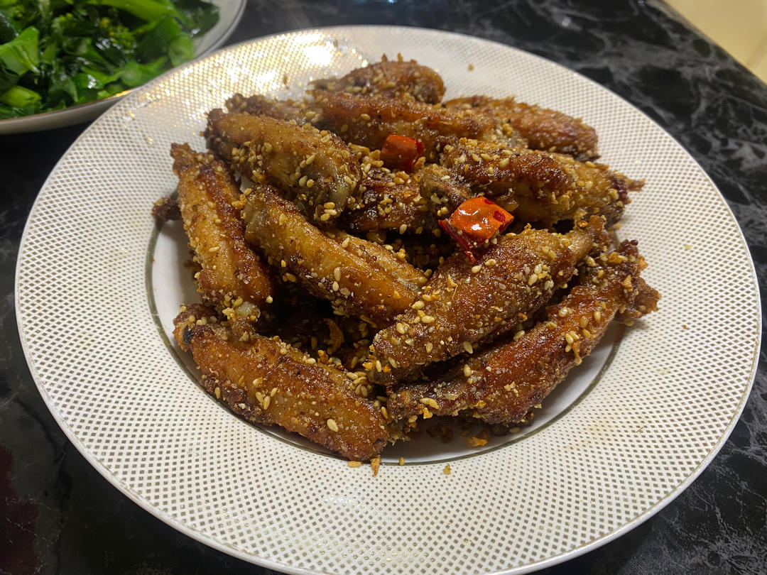 香辣鸡翅（手指都舔干净）