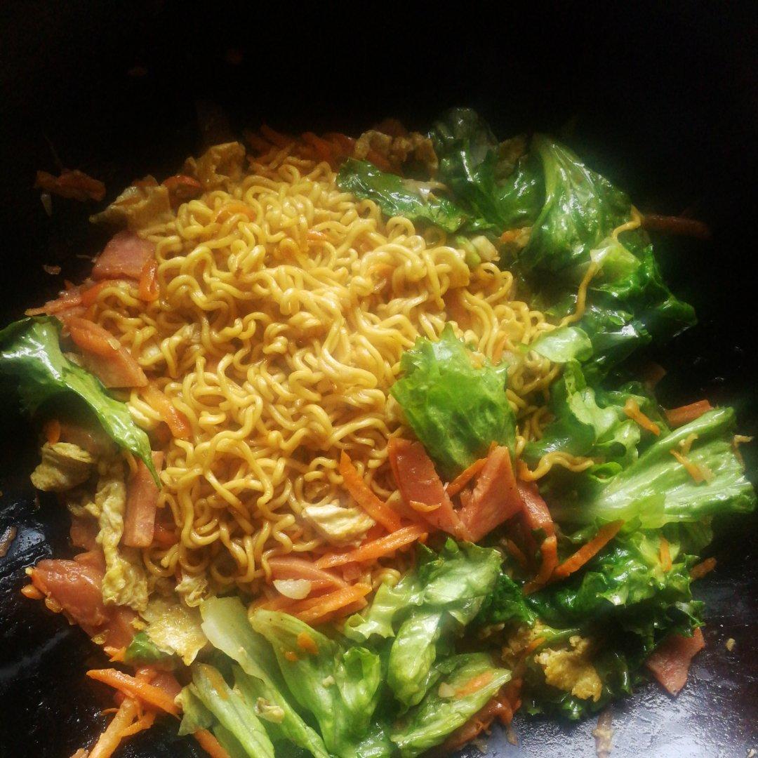 秒杀路边摊的炒方便面