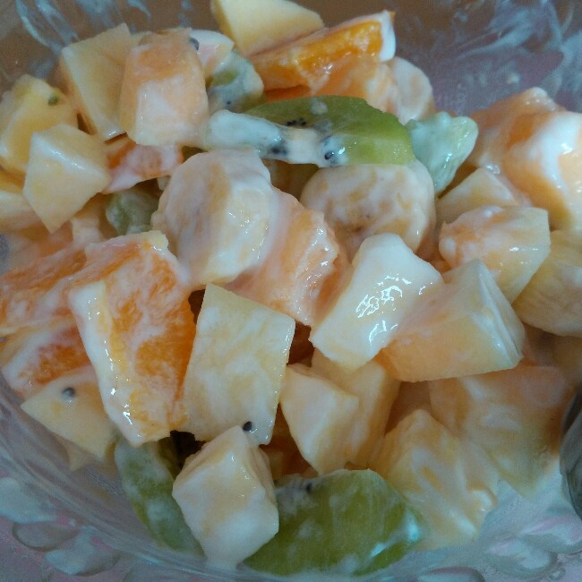 缤纷水果酸奶沙拉