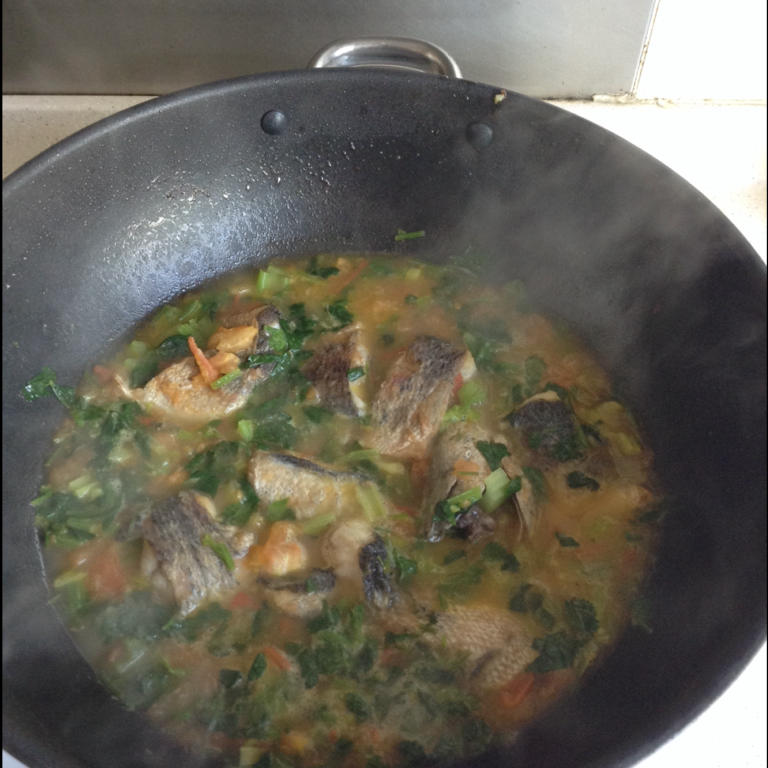 家常蔬菜鱼汤：蔬菜煮鱼味道妙，葱姜蒜再见！