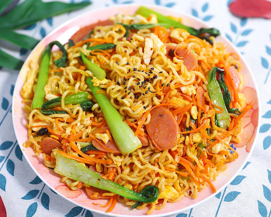 网红炒方便面的做法