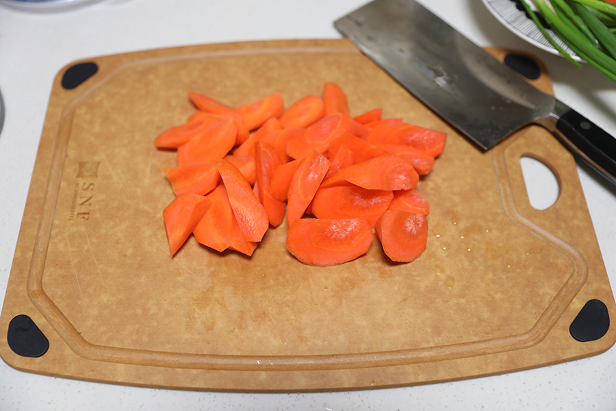 胡萝卜木耳鸡蛋包子——素包子也可以很好吃~的做法 步骤6