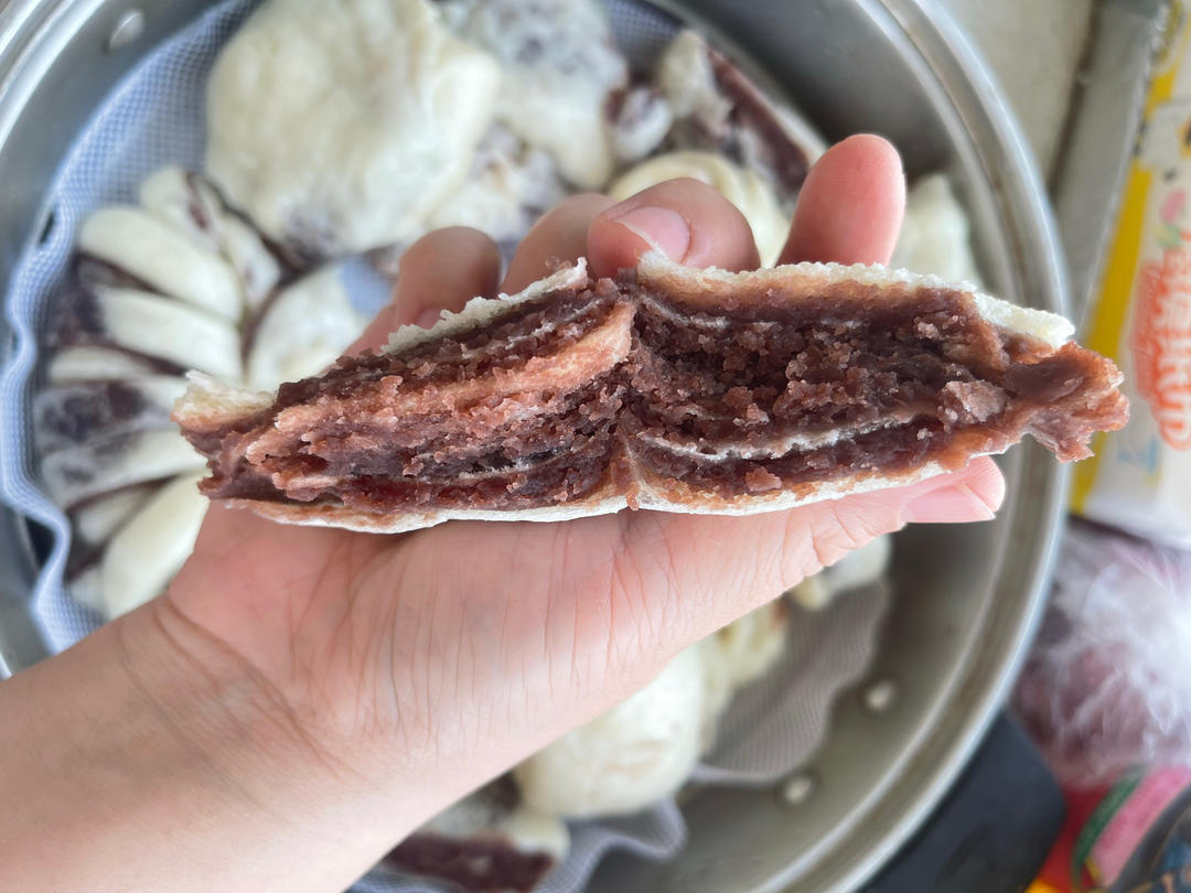 奶香豆沙卷  这样做奶香浓郁  比面包还好吃  吃一口特满足