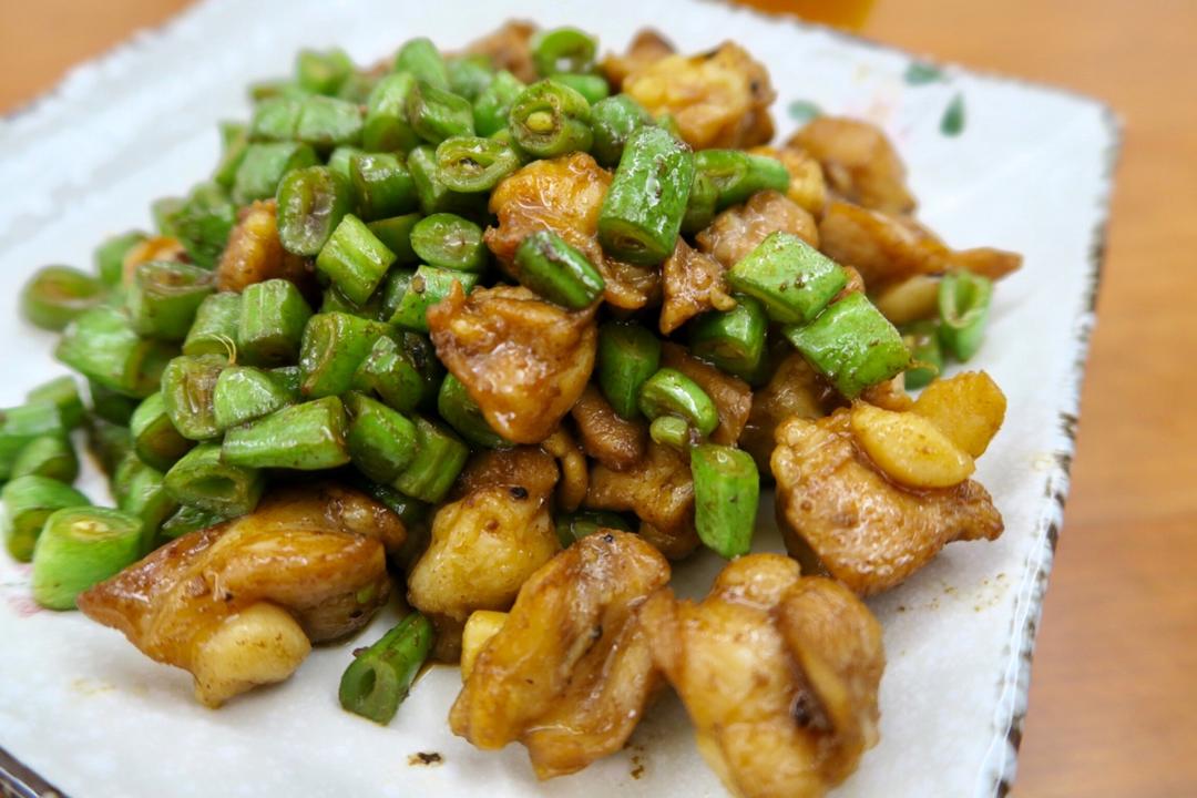 四季豆炒鸡脆骨