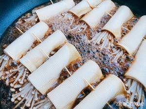 金针菇豆皮卷的做法 步骤14