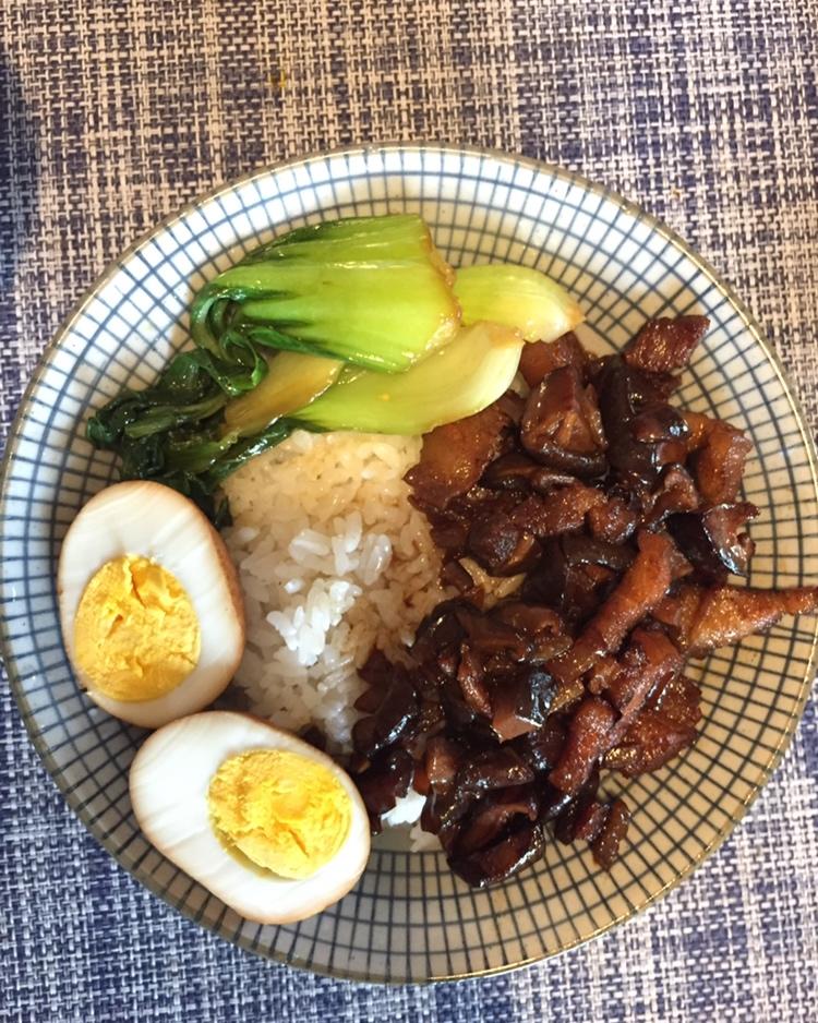 洋葱酥卤肉饭