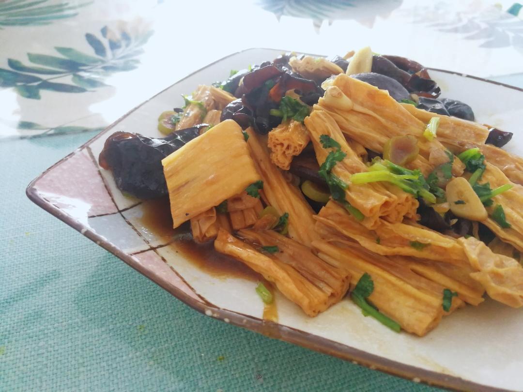 腐竹烧香菇