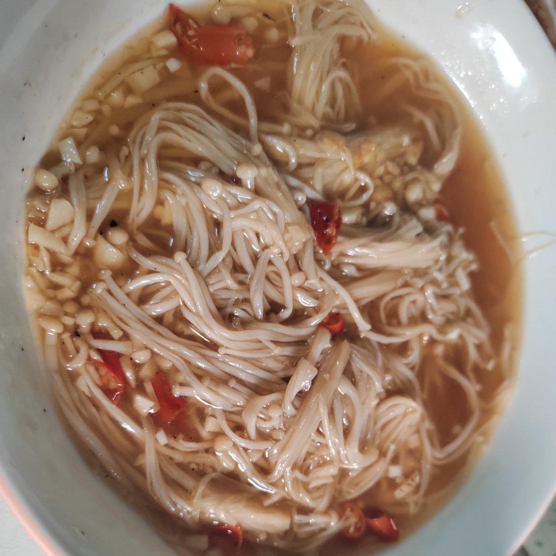 超级下饭的蒜蓉金针菇！好吃到爆