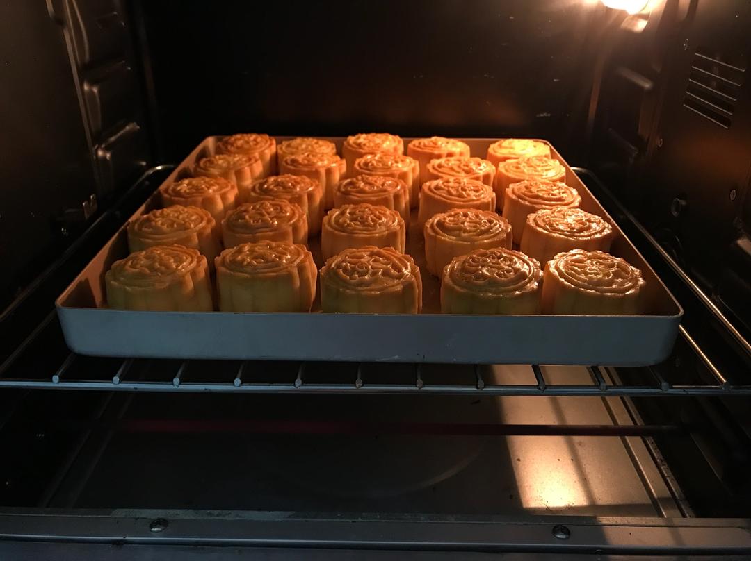 绿豆杏仁肉松馅月饼