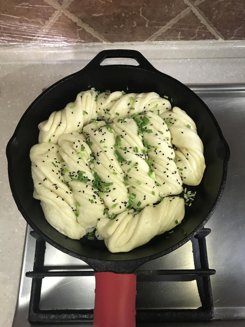 简单快手早餐美食~生煎小花卷