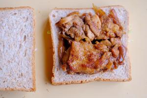 照烧鸡排三明治，幼麦方包大吉大利陪你吃鸡！的做法 步骤8