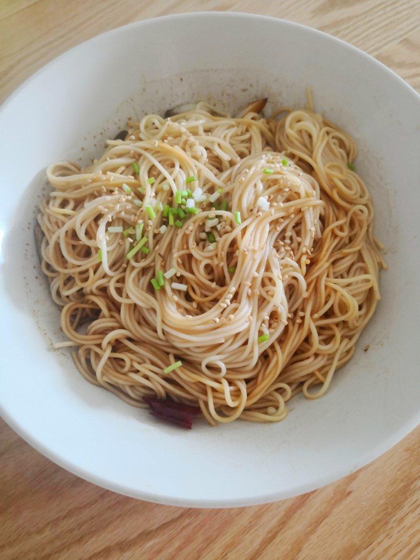 10分钟搞定的一碗葱油拌面