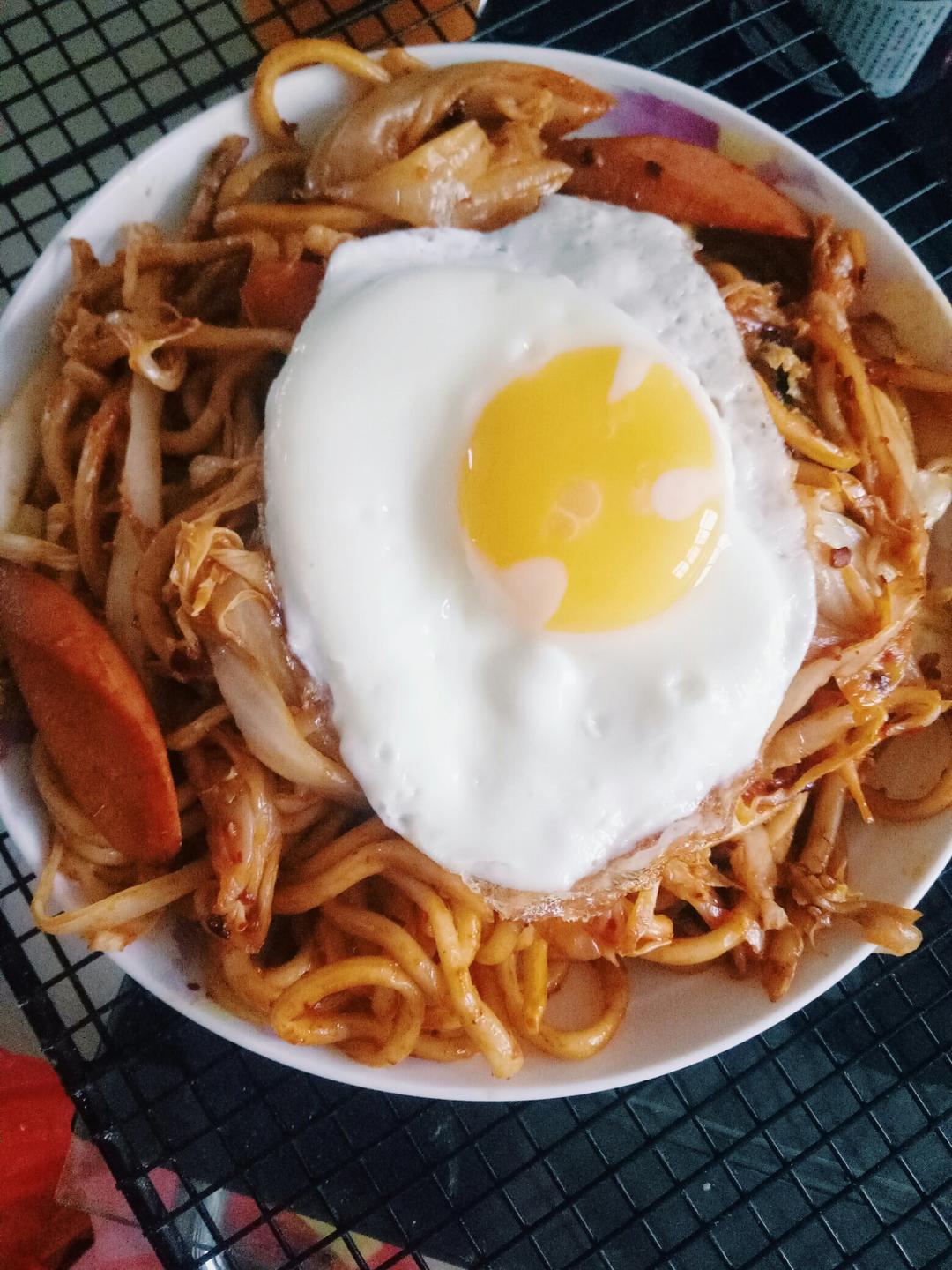 超级好吃的泡菜老干妈炒面条
