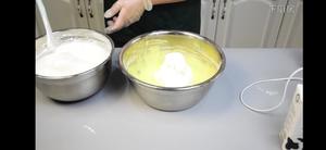 记录下厨房学到的好菜谱3-巧克力淋面慕斯蛋糕（戚风好配方）的做法 步骤6