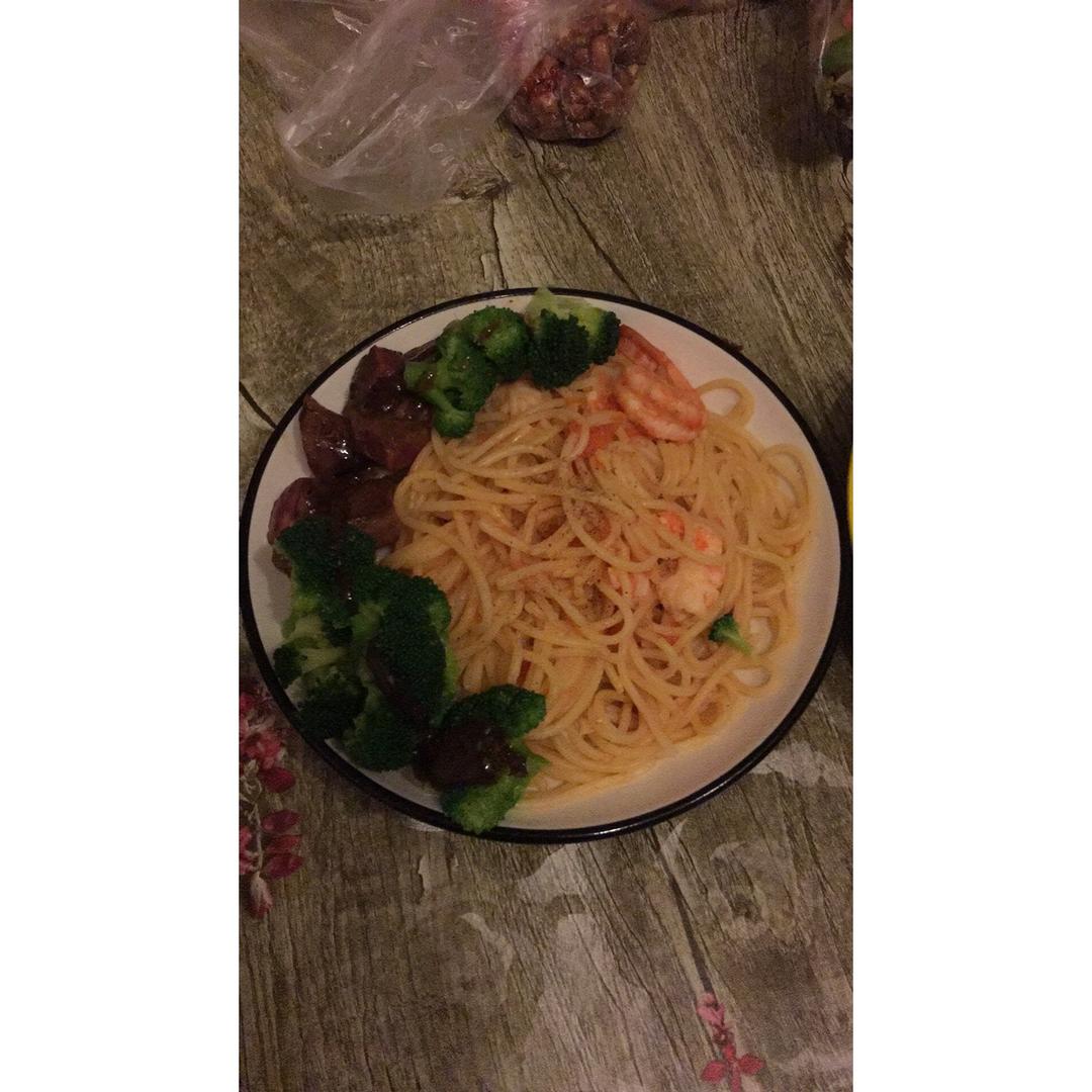 鲜虾番茄意大利面