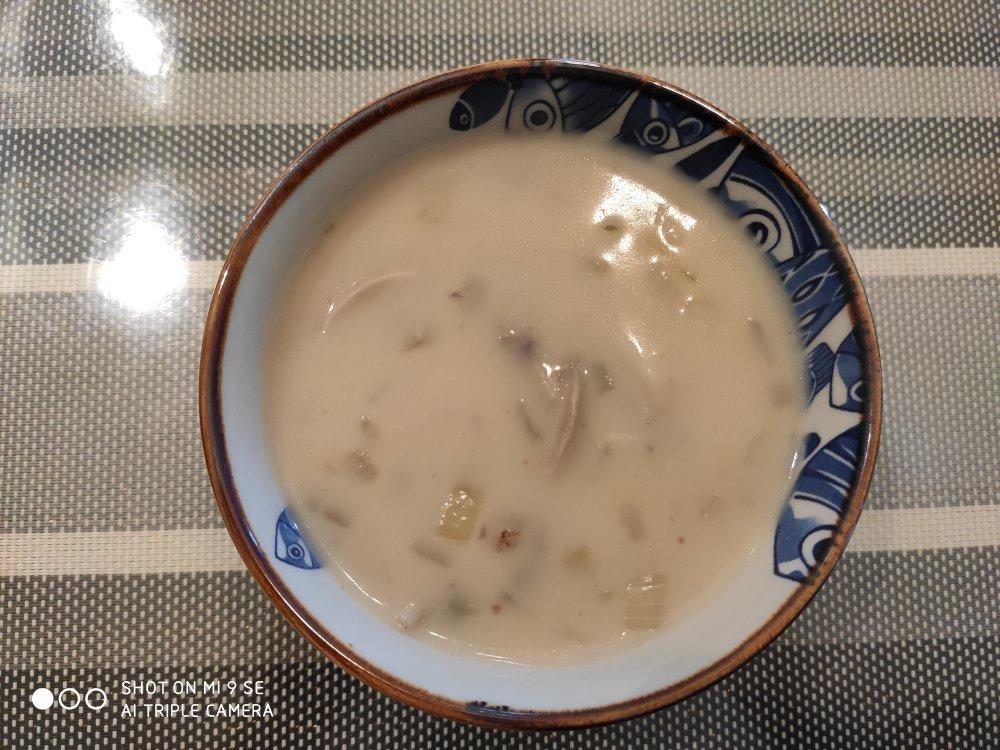 超惊艳奶油蘑菇汤(牛奶版本)