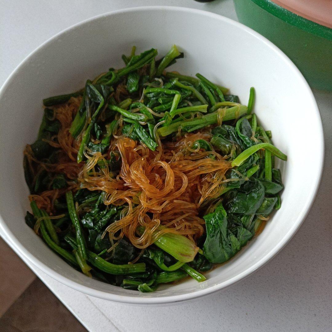 菠菜炒粉丝