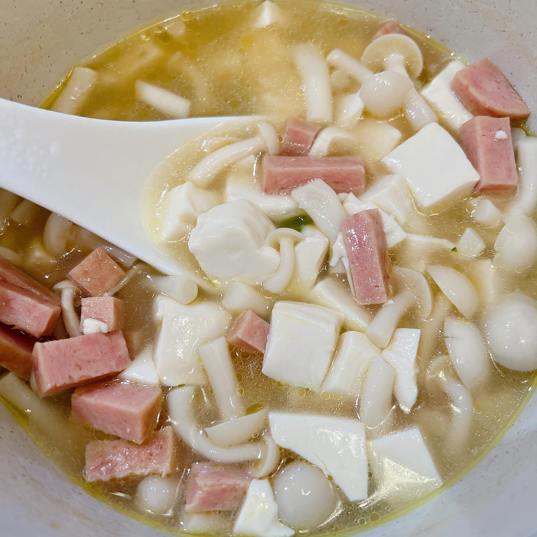 鲜美蘑菇豆腐汤