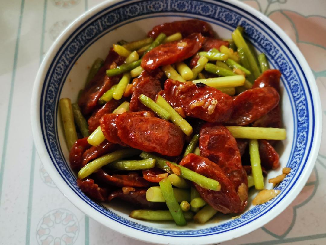 蒜苔炒腊肠
