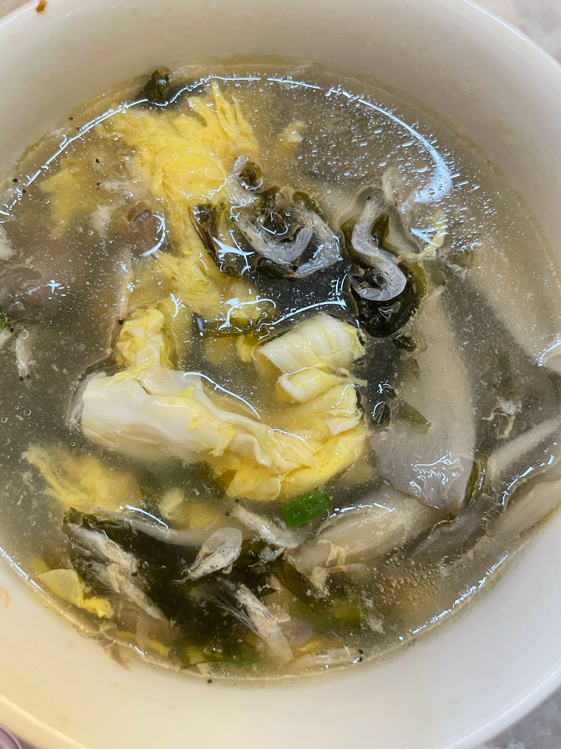 菌菇紫菜虾米鸡蛋汤的做法