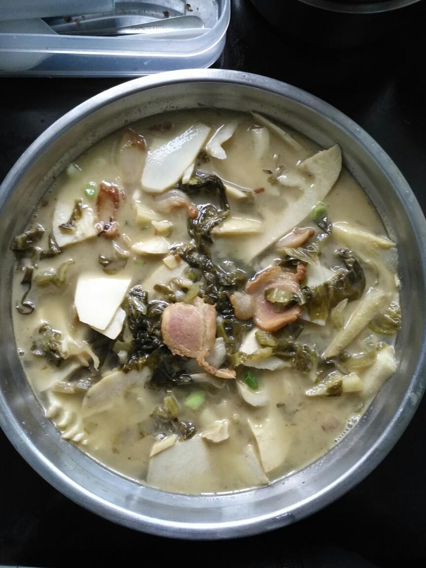 腊肉酸菜春笋汤的做法
