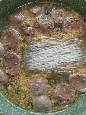 牛肉丸粉丝汤的做法 步骤4