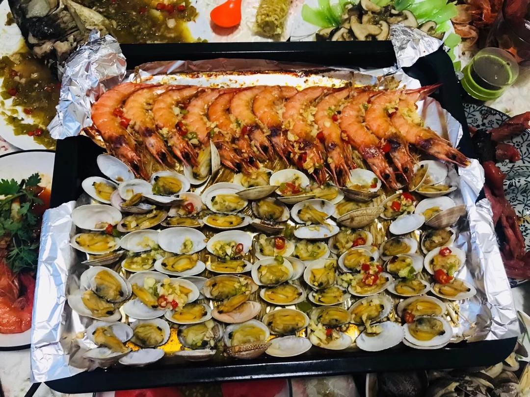 蒜蓉金针菇烤花蛤虾