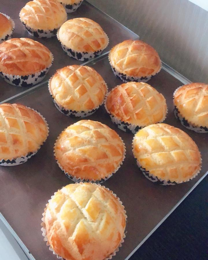 好吃到炸裂的港式菠萝包（附带制作酥皮的小视频）