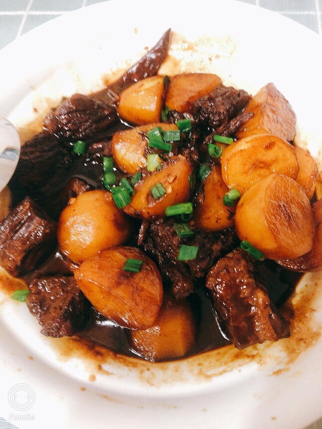 小土豆烧牛肉，红烧牛腩，好吃到舔盘