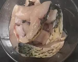 香煎草鱼肉的做法 步骤1