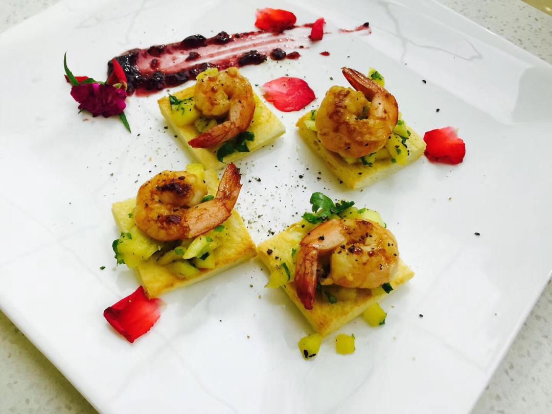 芒果莎莎酱配大虾堡