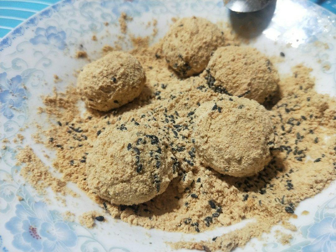 黄豆粉滚汤圆(伪驴打滚)
