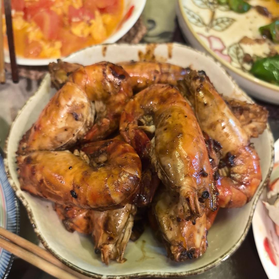 好吃到舔手的蒜爆罗氏虾（零失败，巨好吃)