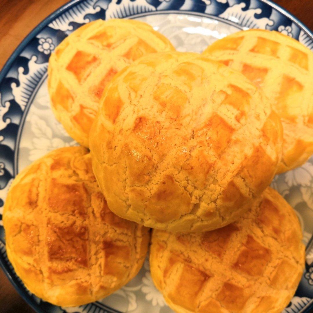 好吃到炸裂的港式菠萝包（附带制作酥皮的小视频）