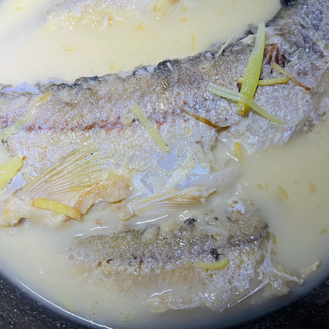 鲫鱼汤(鲫鱼豆腐汤)