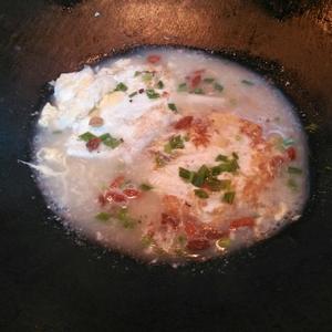 【暖胃】煎蛋枸杞子烧酒汤的做法 步骤9