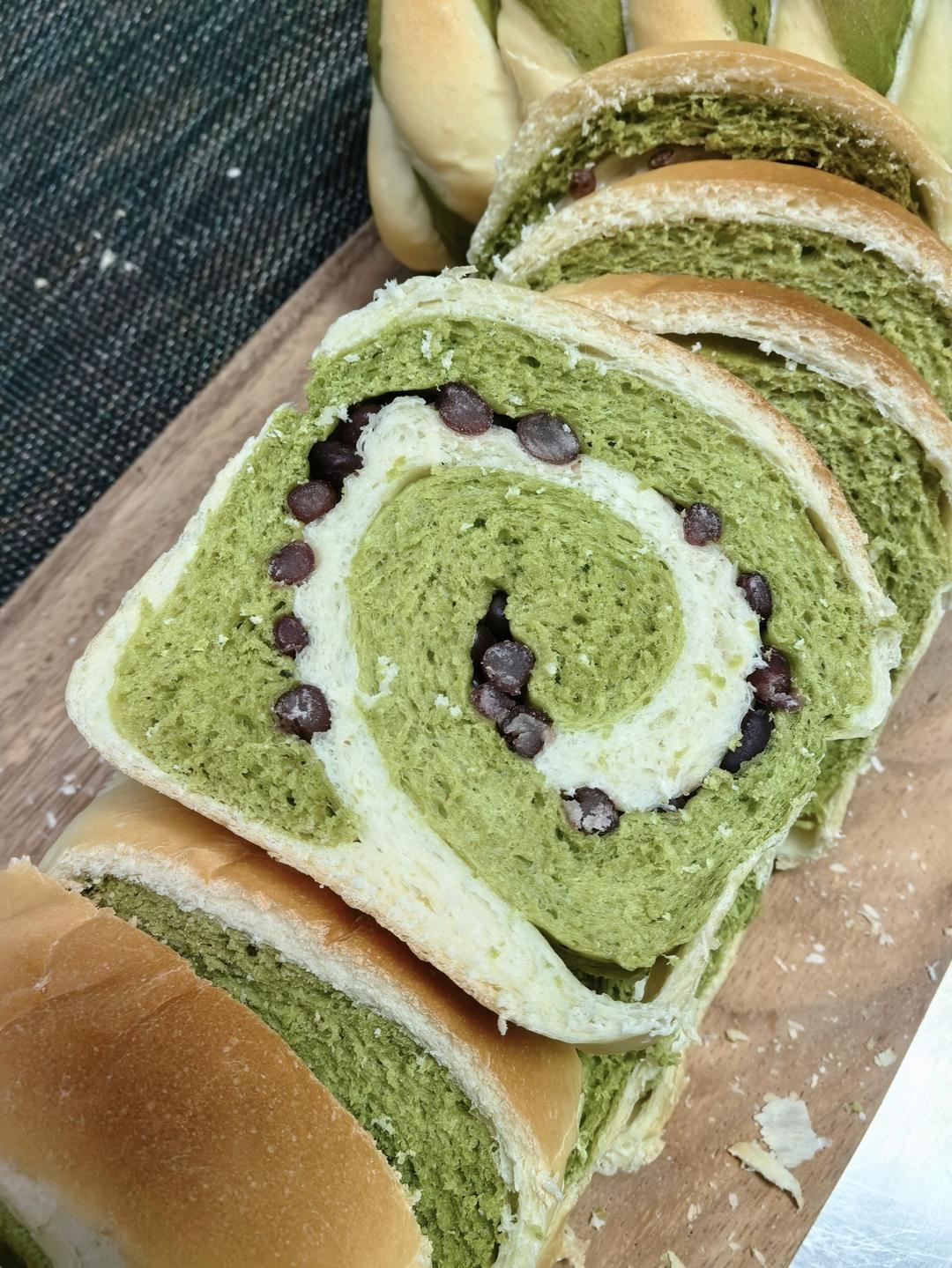 清香柔软的抹茶红豆吐司