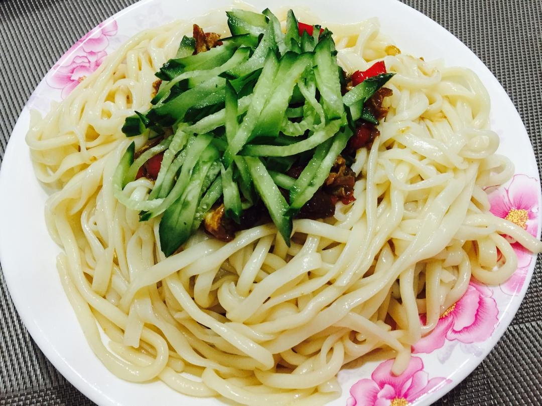 同宝麻麻做的青椒鸡蛋打卤面