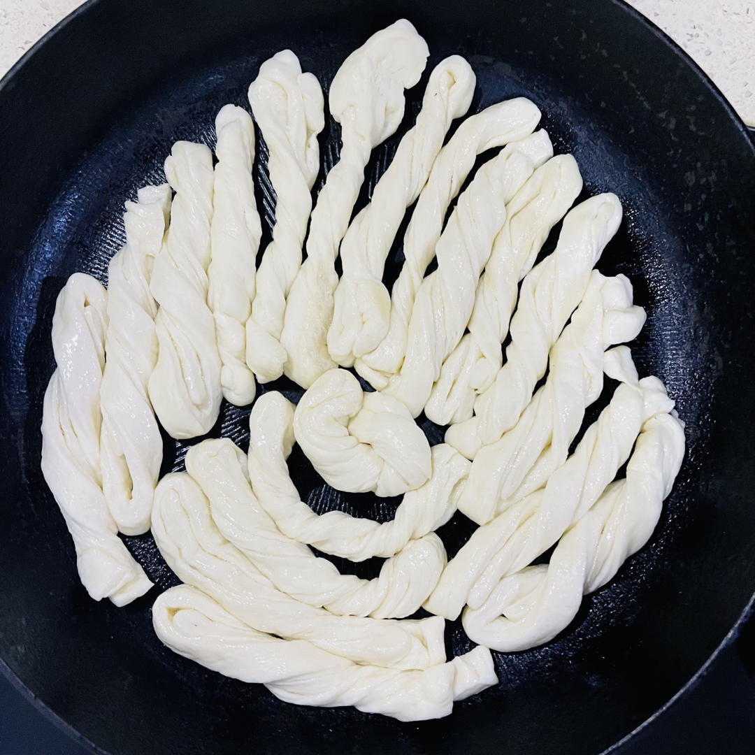 简单快手早餐美食~生煎小花卷